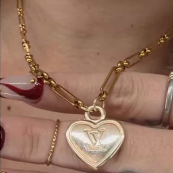 Louis Vuitton Accessories - Louis Vuitton Gold Heart Necklace